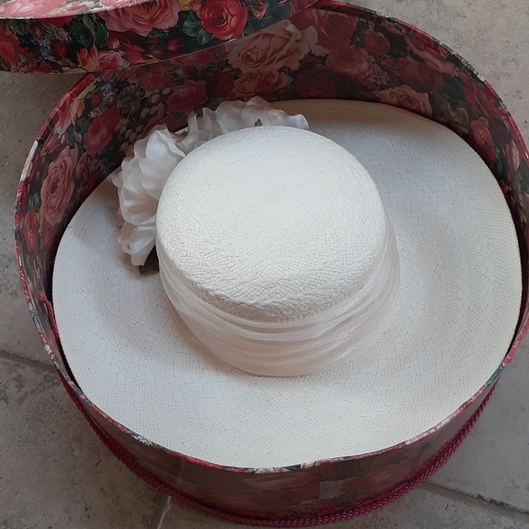 👒 SOLD Vintage Cream Wedding Hat Peach/Cream Flower - Picture 6 of 7